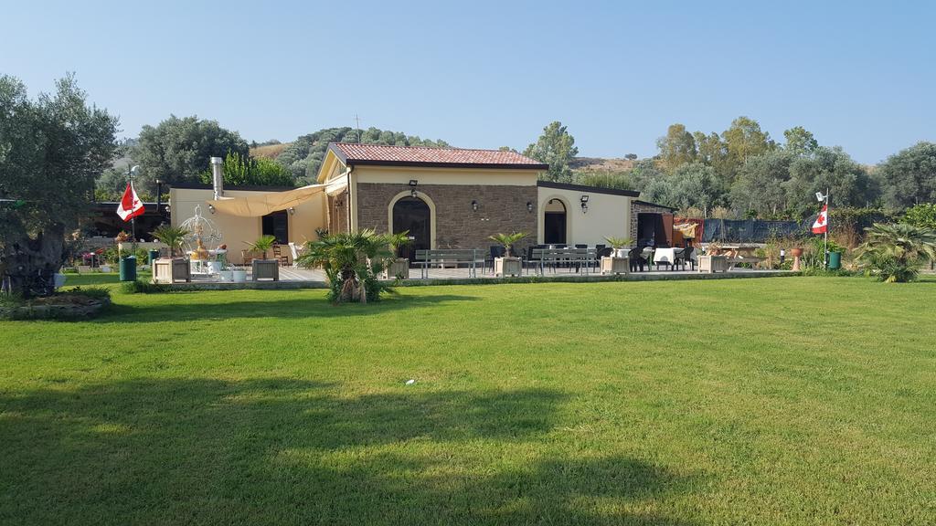 Agriturismo Donna Beatrice Bianco Exteriör bild